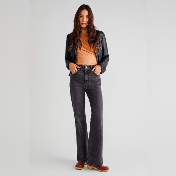 NEW Levi's 70's High Flare Jeans in Just a Hint 25 - Picture 4 of 16